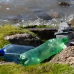 Do 7,4 ton mikroplastiku rocznie przenika do powietrza z oceanów